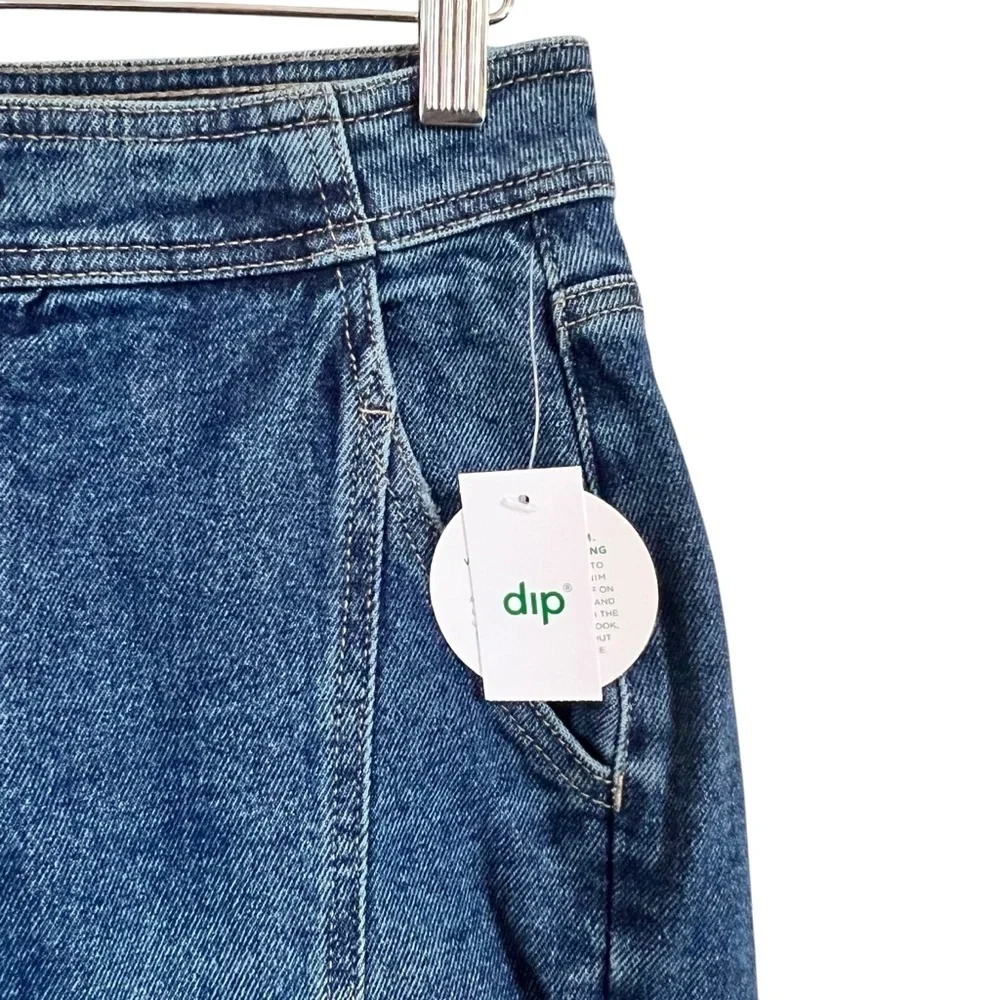 Dip NWT straight leg denim jeans middle seam size 4